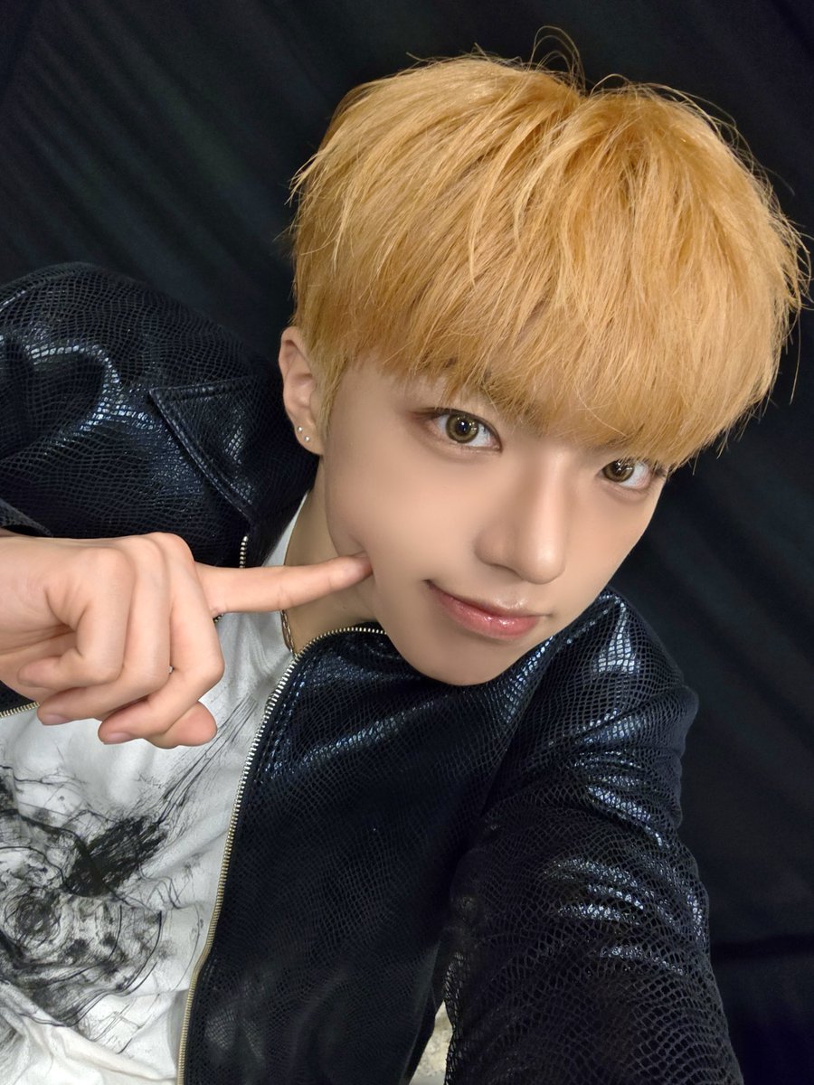 ALL(H)OURS tweet media