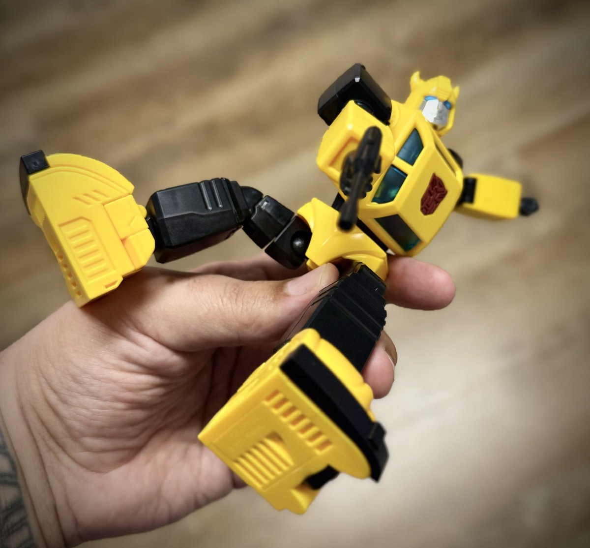 TheBearded_Sumo's tweet image. I literally have no space…. And I know for a FACT I’m going to be collecting transformers! Dang it!  No fuggin will power at all… but this Bumblebee is official! #transformers #toycollector #actionfigures #yolopark