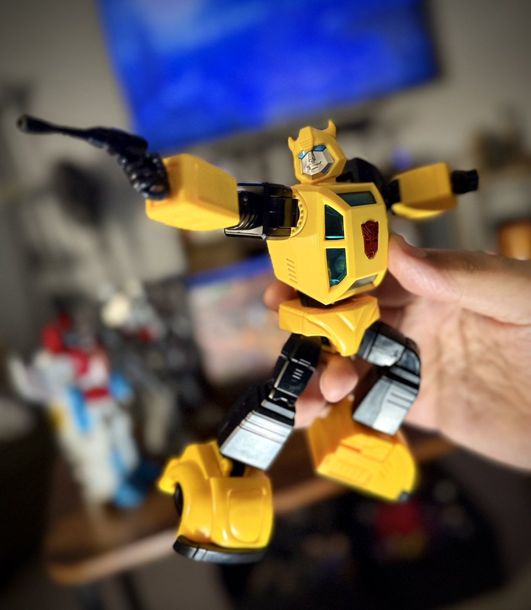 TheBearded_Sumo's tweet image. I literally have no space…. And I know for a FACT I’m going to be collecting transformers! Dang it!  No fuggin will power at all… but this Bumblebee is official! #transformers #toycollector #actionfigures #yolopark