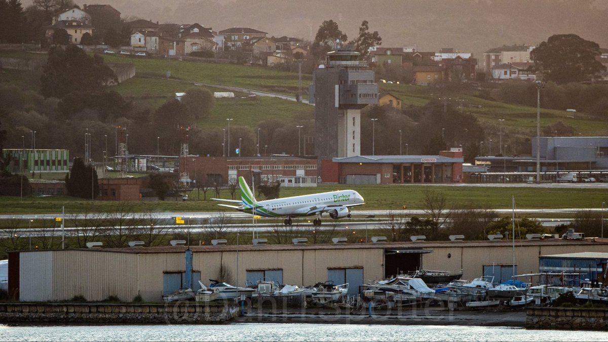 AParayas's tweet image. ✈️Buenos días a tod@s🙋‍♀️🙋‍♂️
JUEVES, 2️⃣3️⃣ de Abril
#Santander #Parayas

👉 @AirNostrumLAM 
#Madrid 🛫3🛬

👉 @vueling 
#Barcelona 🛫2🛬

👉 @Ryanair_ES 
#Marrakesh 
#Londres
#Bruselas
#Birmingham 
#Bolonia

👉 @BinterCanarias 
#GranCanaria

👉 @volotea 
#Malaga

👉 @wizzair 
#Tirana