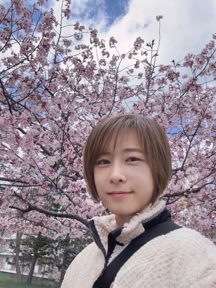 LUNA5_BlueMoon's tweet image. リハビリがてら外を歩いたら、桜が咲いていました🌸

晴れてて気分もよかったので皮膚科に行って軽く手術してもらってきたよ🏥😅

#FaceApp #SNOW