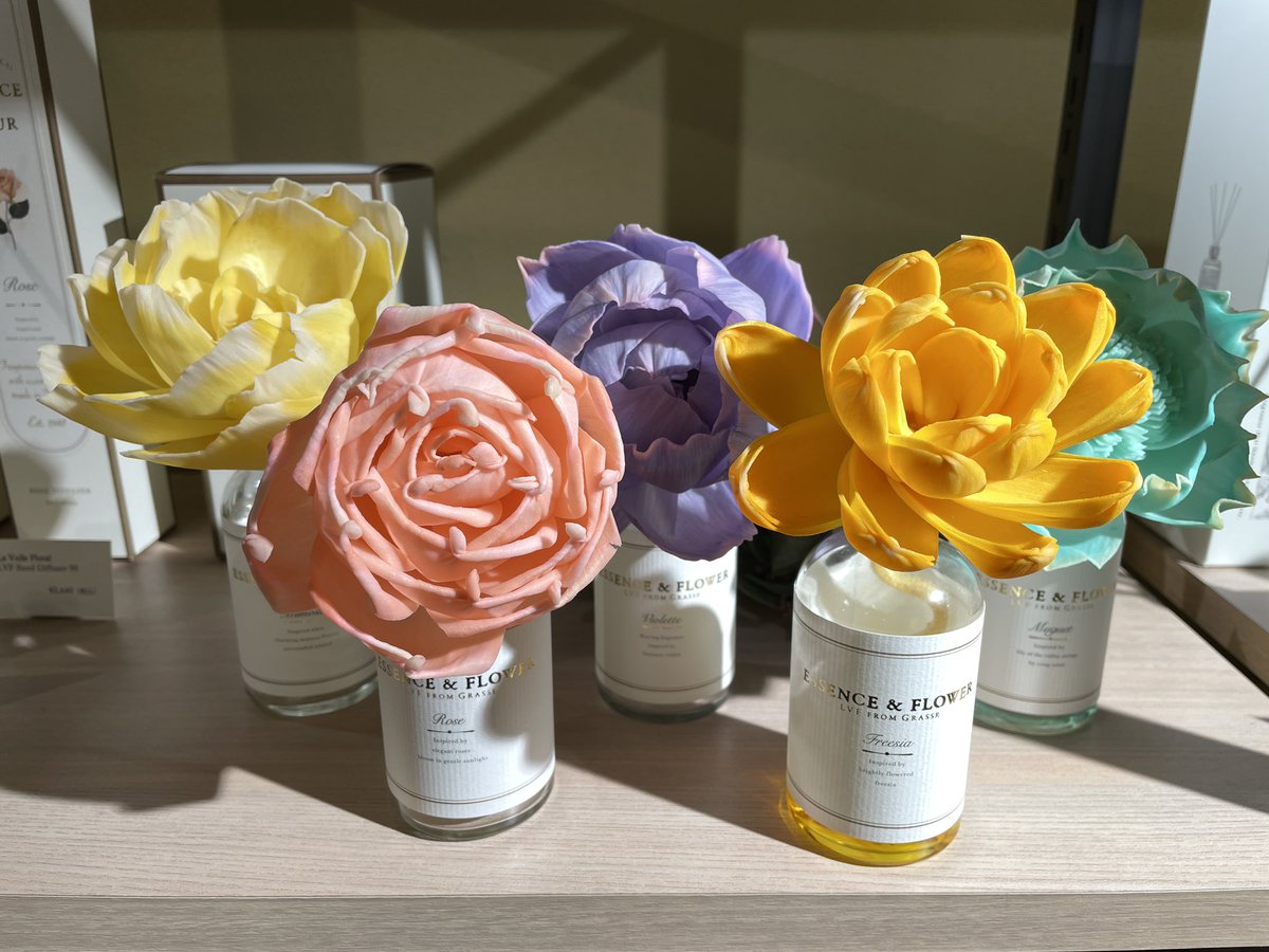 201LAB_PFK's tweet image. #母の日ギフト はもうお決まりですか？#PFK では #ディフューザー #タオルハンカチ #サシェ をセットにしてラッピングしたものやフラワーディフューザーを多数ご用意しております💐
今年の母の日はありがとうを香りにのせてみませんか🙂