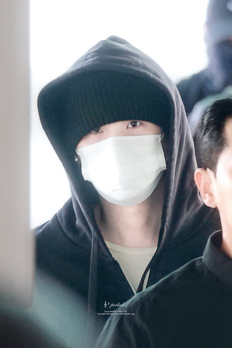 ビーニーとマスクの間からつぶらな瞳を覗かせるユンギさんの可愛さ