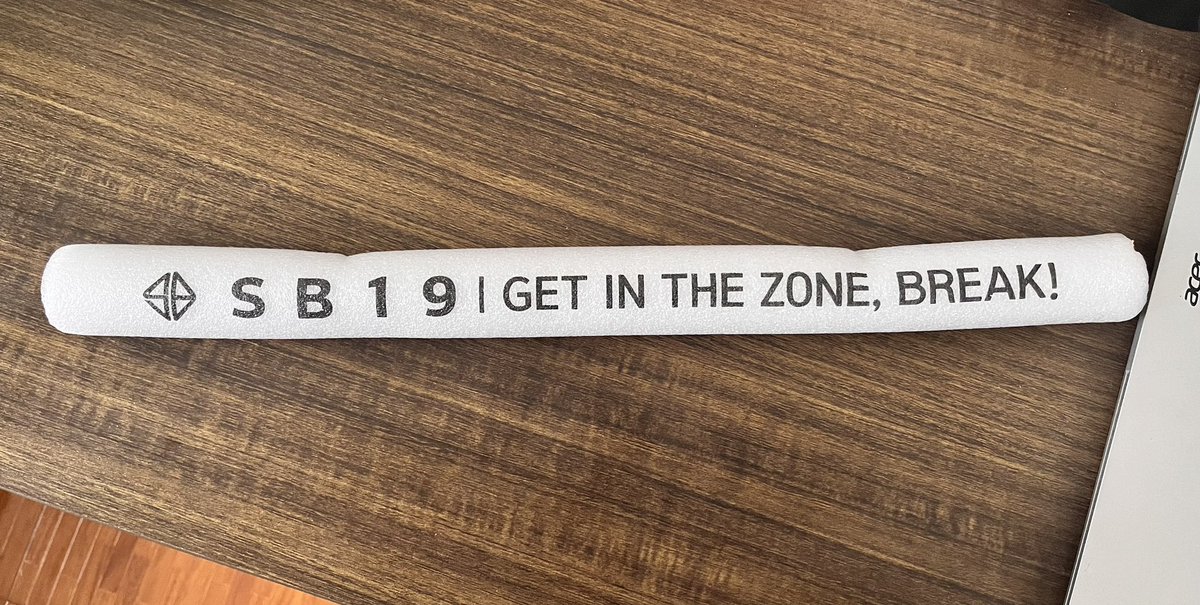 zaynjah13's tweet image. I don’t have the white or dusk elesbi but this ls holds a special place in my heart. Ito yung gamit ko/namin during their free GITZ con. I think this was only P100. #Memories 🥹

@SB19Official #SB19
