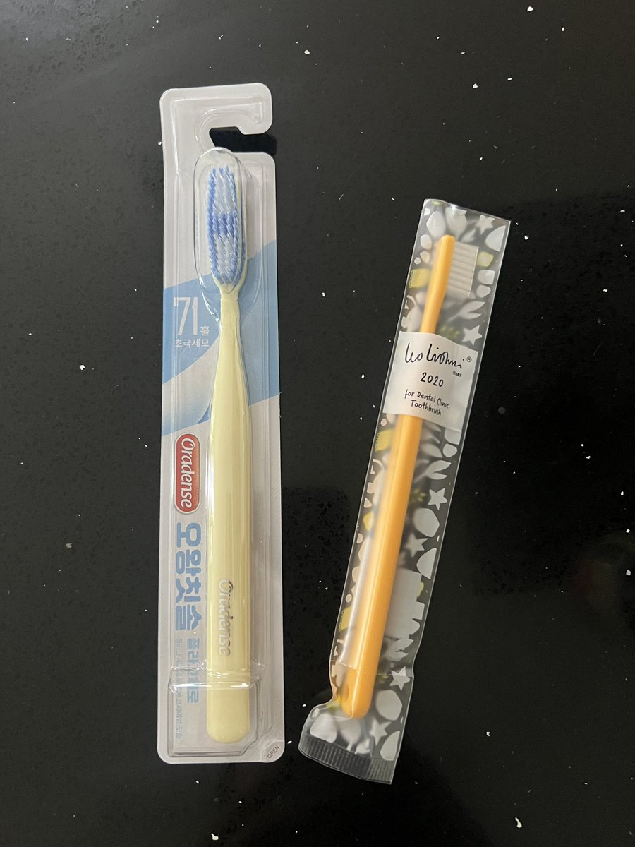 ！！！
グクが持ってる歯ブラシのサイズ、お家にあるのと似てる！
以前韓国の展示会でもらった歯ブラシ😂
でか！と思ったけど慣れたらクセになる使い心地笑

（普通サイズと比較したらかなり大きいね😂）