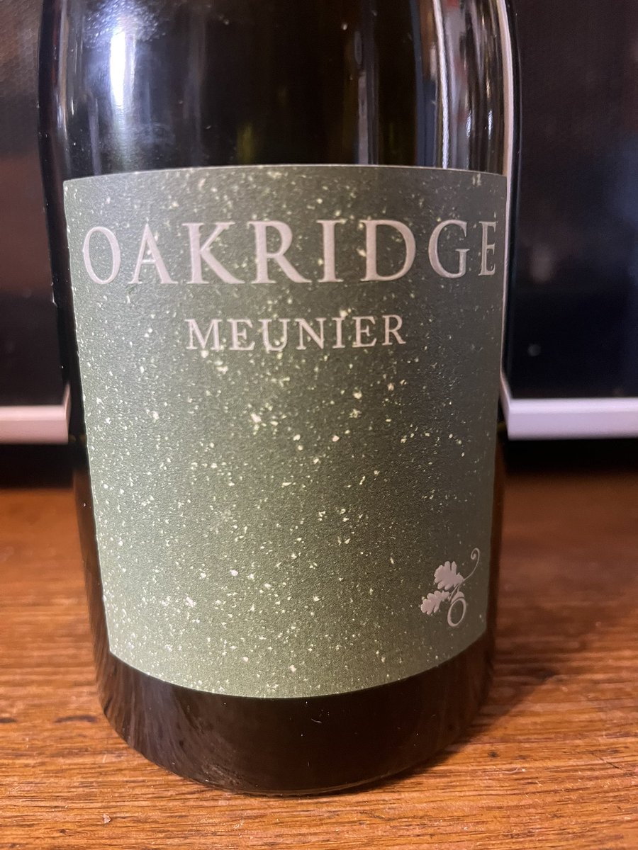 winsordobbin's tweet image. Something unusual but delicious from @BicknellFC and @OakridgeWines1 #wine #winereview winsorschoice.blogspot.com/2026/04/oakrid…