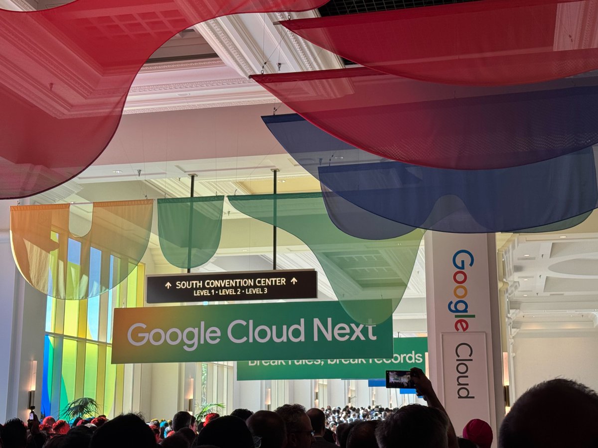 halnique's tweet photo. ありがたいことに参加させてもらってます
#GoogleCloudNext https://t.co/KArzhuWVZw