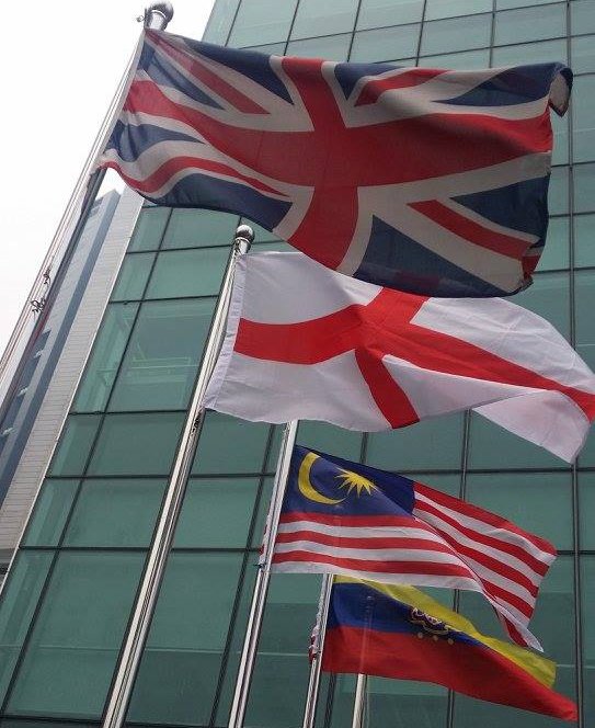 UKinMalaysia's tweet image. Today, we are flying the St George’s Cross 🏴󠁧󠁢󠁥󠁮󠁧󠁿 in #Malaysia to celebrate #England's patron saint, St. George, William Shakespeare and the English Language.

Happy St George’s Day, Shakespeare Day and English Language Day.