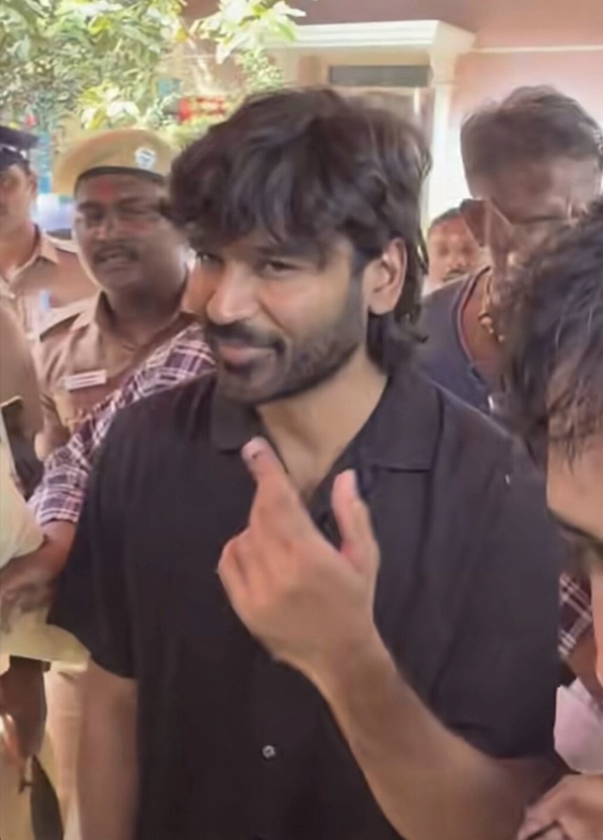 Oh my pretty boy <a href="/dhanushkraja/">Dhanush</a> 😚🤍