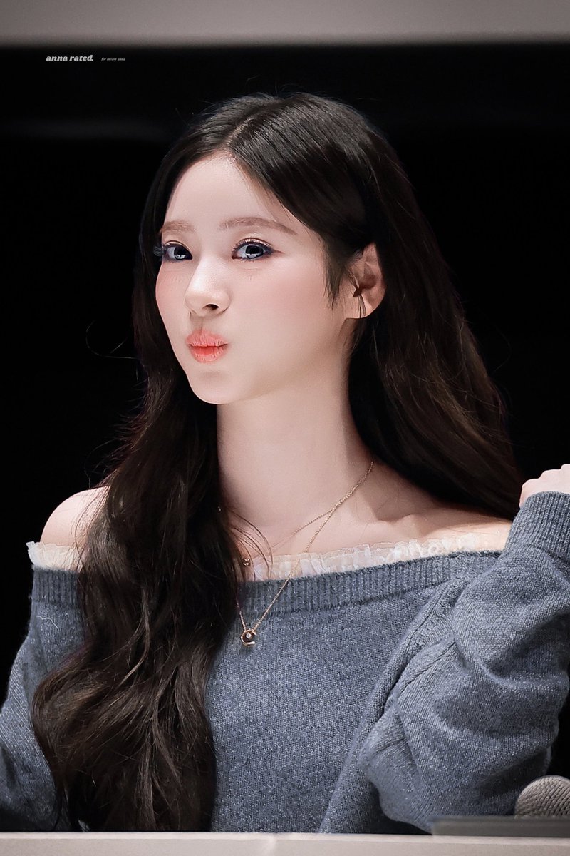 MEOVV ANNA 안나 tweet media