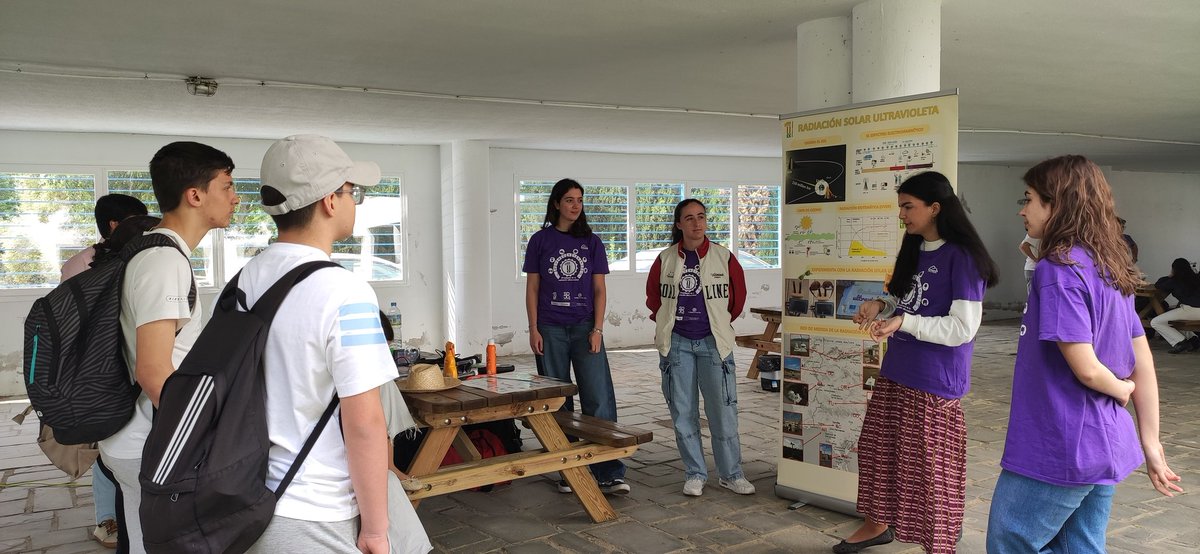ATMOS_UEx's tweet photo. Han comenzado las Jornadas de Difusión para Educación Secundaria de la @Ciencias_Uex. 50 estudiantes del IES Bartolomé J. Gallardo de Campanario @Barrolome visitaron nuestros talleres de Meteorología. https://t.co/vKrVPbQ1mY
