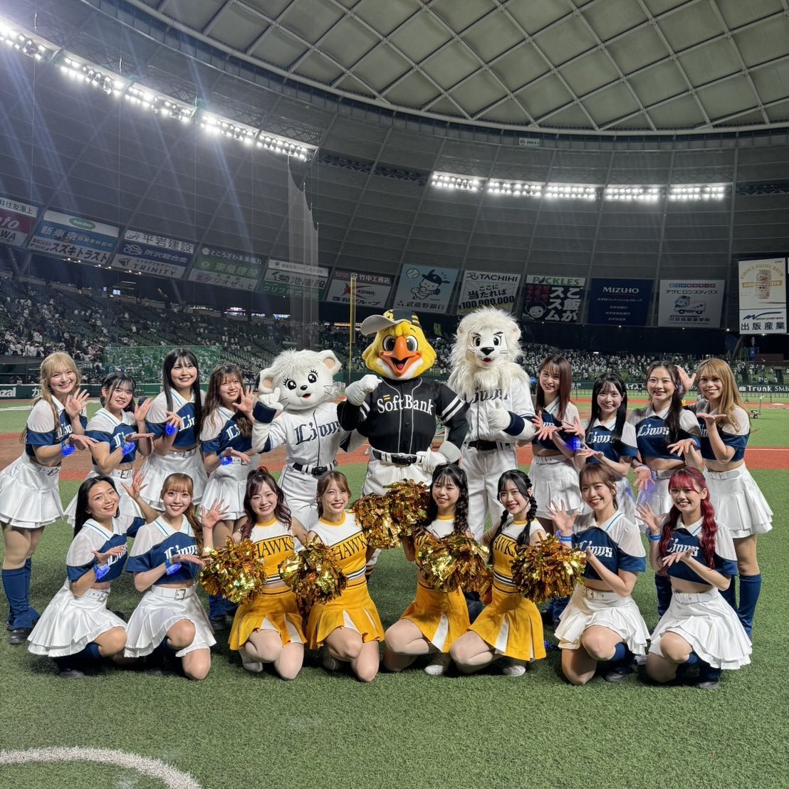 hawksHarry's tweet photo. レオ・ライナ・bluelegendsの皆さん
2日間ありがとう！！
楽しい2日間でした☆
次は7月に福岡で待ってます！
#sbhawks #全新 https://t.co/D3vmjzUZ97