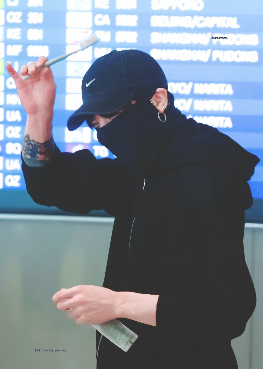 MartinaSirko's tweet image. HAVE A SAFE FLIGHT JUNGKOOK 🫶

✈️🐰✈️🐰🇺🇸❤️💙❤️💙

I vote  #JUNGKOOK  for Most Handsome Man Alive #MHMA2026 #MHMA2026JUNGKOOK #NETIZENSCHOICE @thenreport