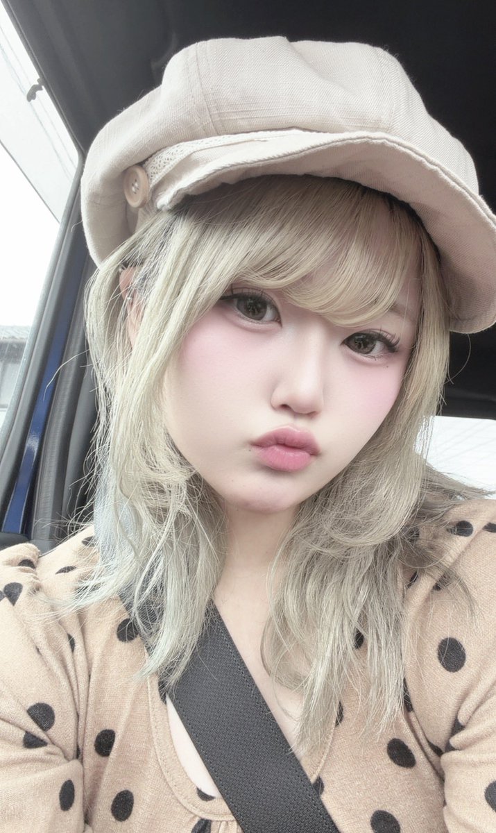 ななな tweet media