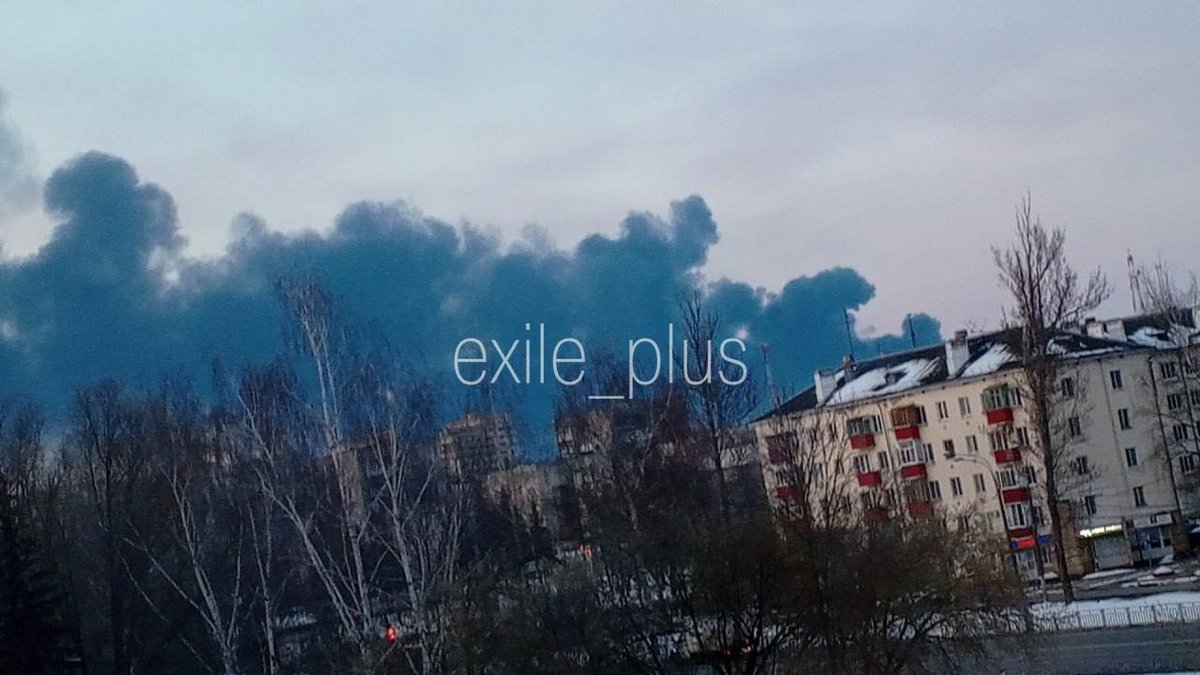 NOELreports's tweet image. Ukrainian drones have struck Kstovo, setting an oil facility on fire and likely hitting a storage tank, with possible impact on the Gorky pumping station in the pipeline network. FIRMS data shows an ongoing strong fire. #Russia
