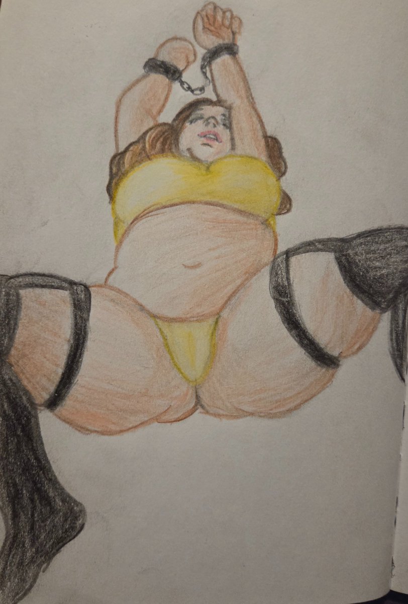 FlubbedGub's tweet photo. Hefty hottie handcuffed in a hotel bed 💛 https://t.co/zzF2mmviX9