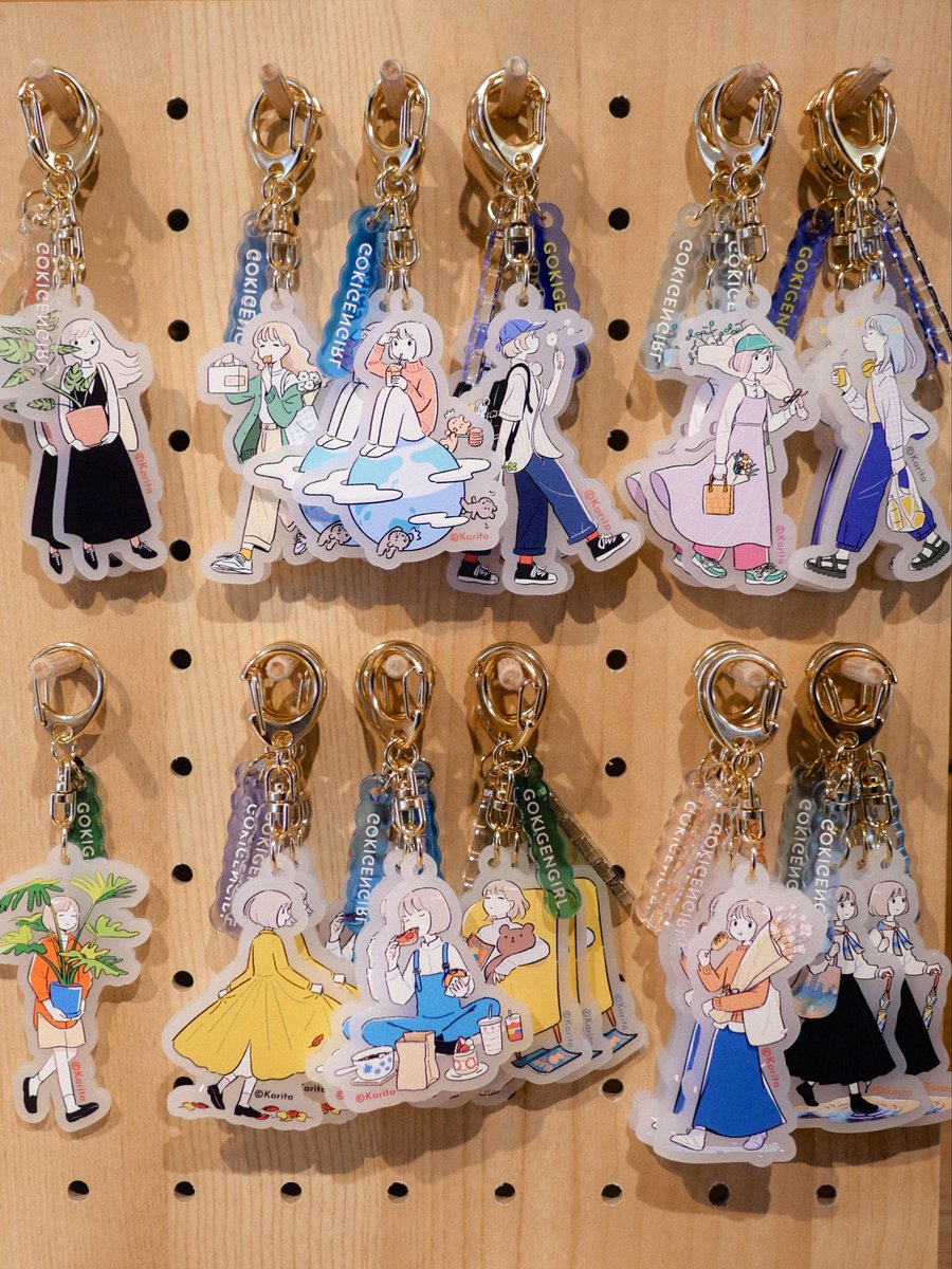 gesooo_4's tweet photo. デザフェスvol.63に出店します💫

昨年の個展で販売したイラスト集とステッカーを持っていきます！アクキーも人気のあったものは復刻しようか検討中です💭

◆2026年5月23,24日　両日出店
◆西館1階　E-57

#デザフェス63 https://t.co/OvBjtj08OM