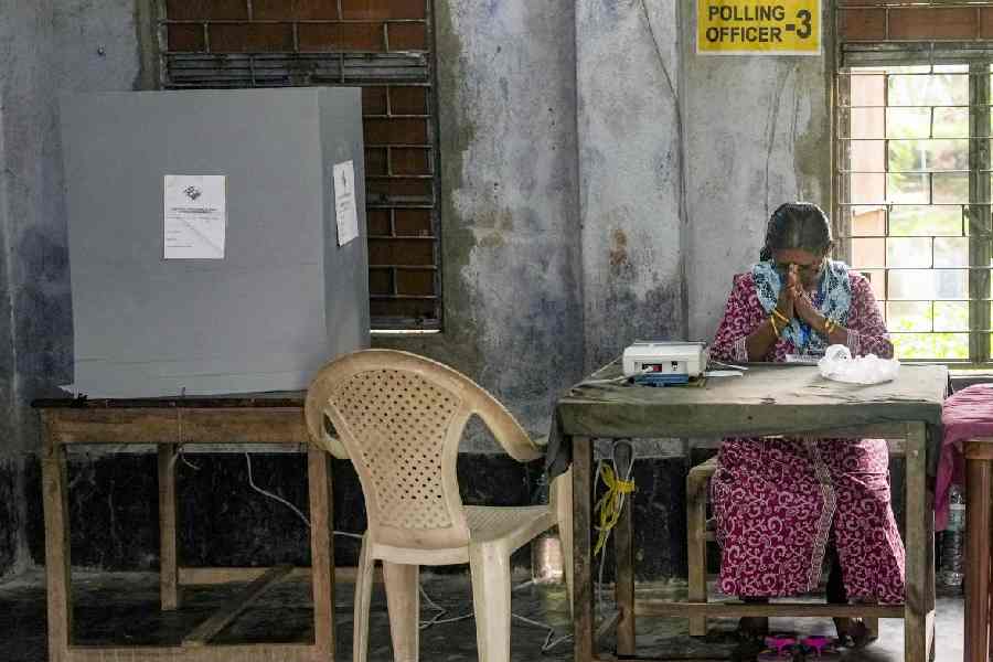 WB polls: First phase voting
#BengalPolls #election