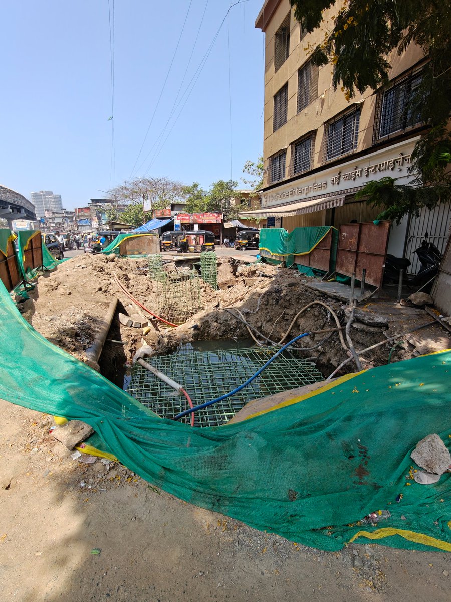 mohanpoojary's tweet photo. @mybmcWardHE @mybmc @CPMumbaiPolice @CMOMaharashtra  Pit dug up since 1 yrs. No baricade. R we waiting for someone to fall. Jst saw an old lady abt 2 slip into this. Contractor shud be fined Bandra east station bus depo. @mybmcWardHE @RoadsOfMumbai https://t.co/Y5AssWiwyH