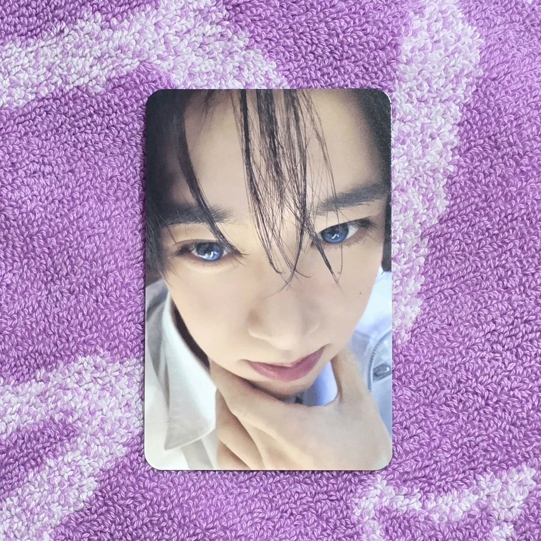 sowhgdk's tweet photo. 싱가포르 시온이 포카 블루렌즈 잘 보여서 넘 예쁨 https://t.co/qc0T46HXoN