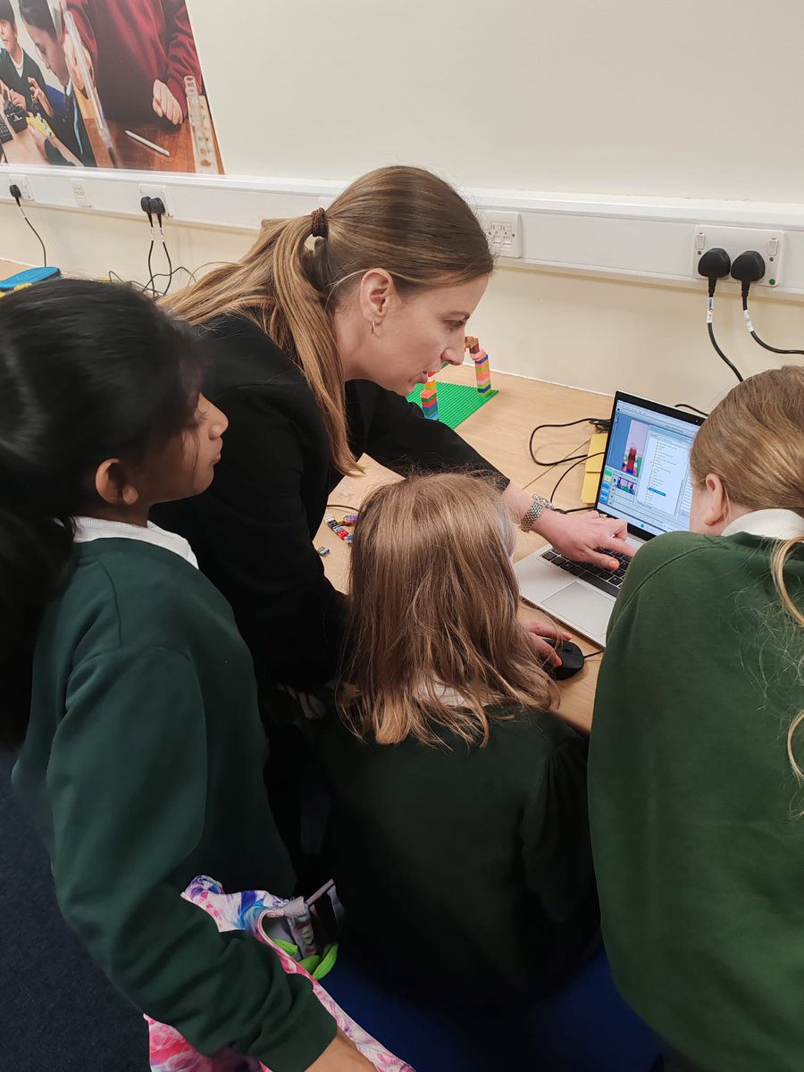 ForestersPS's tweet image. @WhitgiftSchool1  Day 3. The children created stop-motion animation using Lego! 📸 #KS2