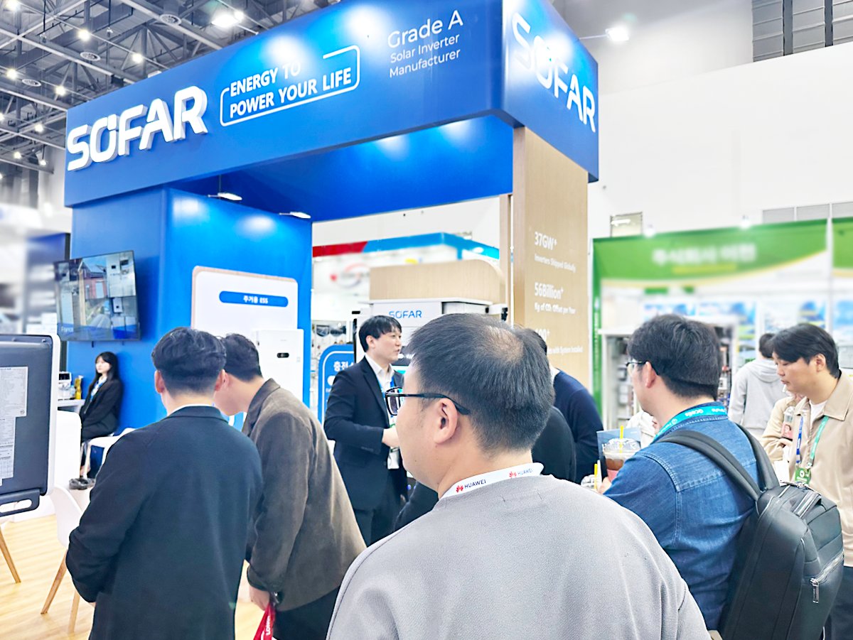 SZ_SOFARSOLAR's tweet image. 𝗦𝘁𝗿𝗼𝗻𝗴 𝗶𝗻𝘁𝗲𝗿𝗲𝘀𝘁, 𝗺𝗲𝗮𝗻𝗶𝗻𝗴𝗳𝘂𝗹 𝗰𝗼𝗻𝘃𝗲𝗿𝘀𝗮𝘁𝗶𝗼𝗻𝘀, 𝗮𝗻𝗱 𝗿𝗲𝗮𝗹 𝗺𝗮𝗿𝗸𝗲𝘁 𝘃𝗮𝗹𝗶𝗱𝗮𝘁𝗶𝗼𝗻 🤝 at Green Energy Expo 2026 with #SOFAR #BuiltOnTrust #EnergyStorage #CleanEnergy #KoreaMarket