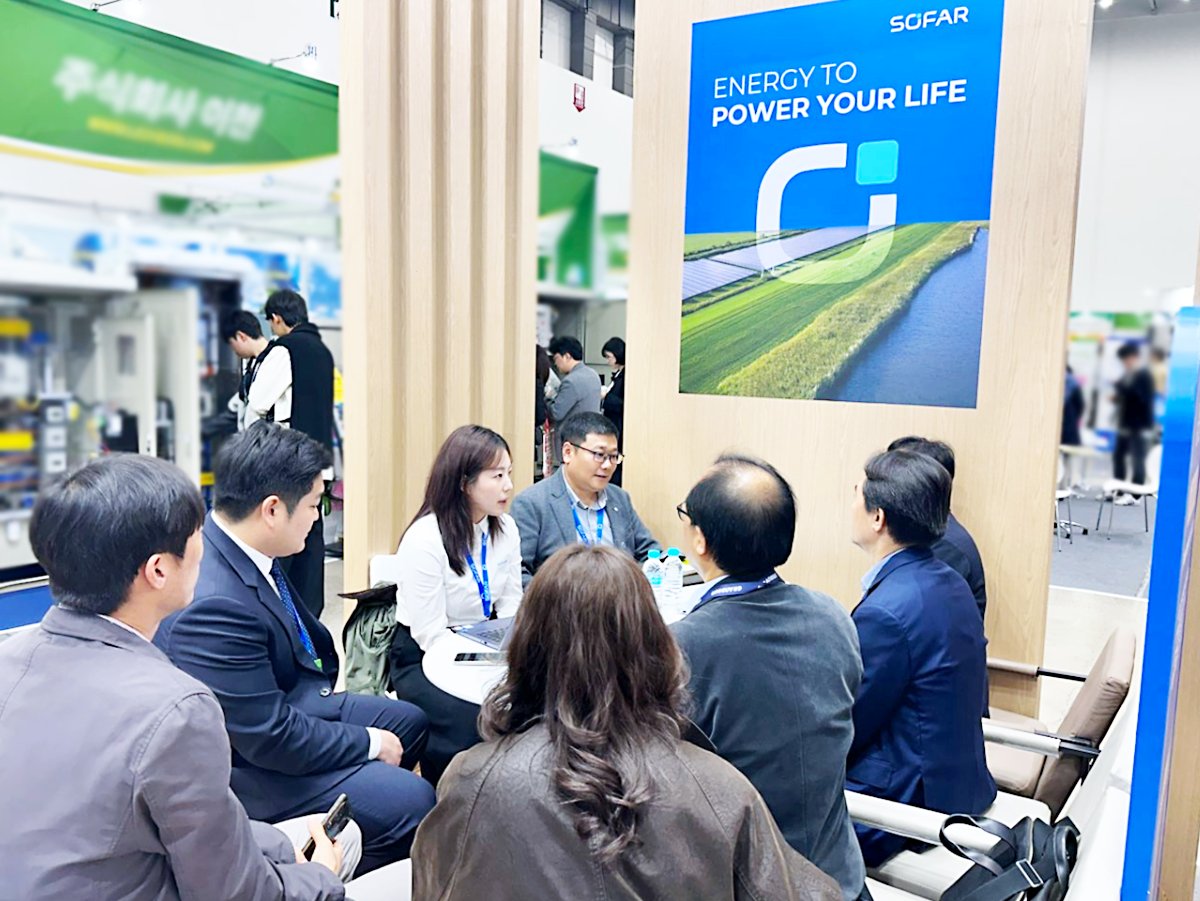 SZ_SOFARSOLAR's tweet image. 𝗦𝘁𝗿𝗼𝗻𝗴 𝗶𝗻𝘁𝗲𝗿𝗲𝘀𝘁, 𝗺𝗲𝗮𝗻𝗶𝗻𝗴𝗳𝘂𝗹 𝗰𝗼𝗻𝘃𝗲𝗿𝘀𝗮𝘁𝗶𝗼𝗻𝘀, 𝗮𝗻𝗱 𝗿𝗲𝗮𝗹 𝗺𝗮𝗿𝗸𝗲𝘁 𝘃𝗮𝗹𝗶𝗱𝗮𝘁𝗶𝗼𝗻 🤝 at Green Energy Expo 2026 with #SOFAR #BuiltOnTrust #EnergyStorage #CleanEnergy #KoreaMarket