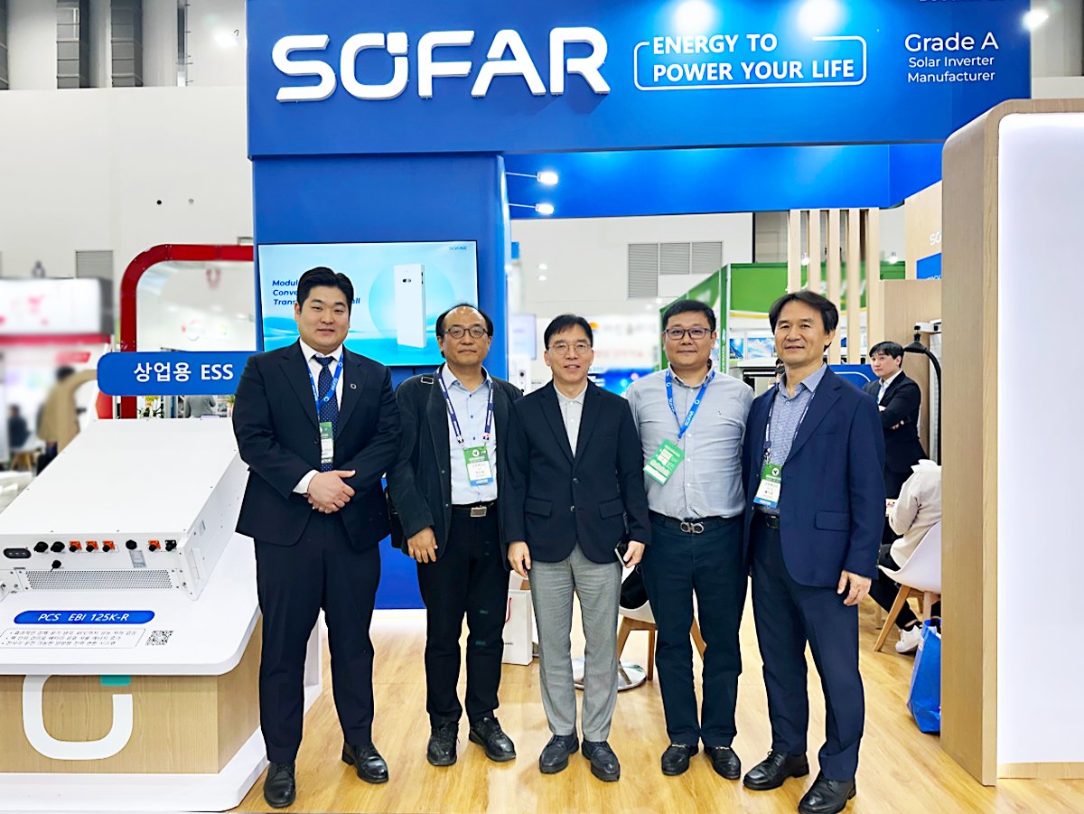 SZ_SOFARSOLAR's tweet image. 𝗦𝘁𝗿𝗼𝗻𝗴 𝗶𝗻𝘁𝗲𝗿𝗲𝘀𝘁, 𝗺𝗲𝗮𝗻𝗶𝗻𝗴𝗳𝘂𝗹 𝗰𝗼𝗻𝘃𝗲𝗿𝘀𝗮𝘁𝗶𝗼𝗻𝘀, 𝗮𝗻𝗱 𝗿𝗲𝗮𝗹 𝗺𝗮𝗿𝗸𝗲𝘁 𝘃𝗮𝗹𝗶𝗱𝗮𝘁𝗶𝗼𝗻 🤝 at Green Energy Expo 2026 with #SOFAR #BuiltOnTrust #EnergyStorage #CleanEnergy #KoreaMarket