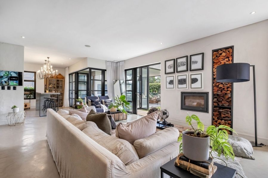 propcentralsa's tweet image. Cosy vibes meet stylish design in this Atholl home. View it now at buff.ly/GExIaw6 listed for R11,900,000
4 Bedrooms| 4.5 Bathrooms| 3 Garages| Pool
Follow #PropertyCentral for #EXTREME property
#LivingSpaceGoals #DreamyViews #CozyVibes