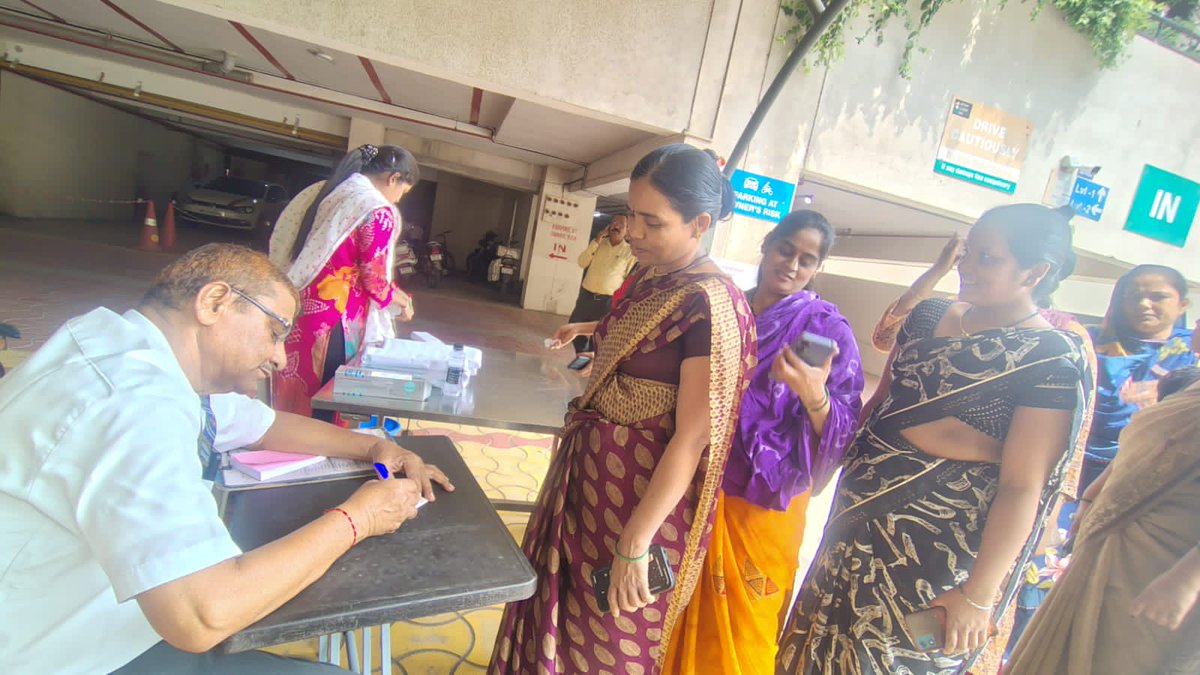 RCPKatraj's tweet image. 18 Apr 26:General Checkup &amp;amp; Medicine Distribution Camp 11 &amp;amp; Breathometer Camp for 137 staff of Trendy Tower,Amanora Park Town  
#rotary #rid3131 #rcpk #katraj #spyrometry #breathometer #generalcheckup #medicinedistributioncamp #satyasaisevasamiti #bharatihospital #amanoraparktown