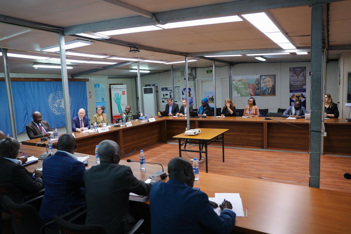 MONUSCO's tweet photo. À Bunia (#Ituri), le Chef de la #MONUSCO, M. James Swan, a échangé avec l’Assemblée provinciale. Les discussions ont porté sur la situation sécuritaire, la #ProtectionDesCivils et le renforcement de la collaboration entre la MONUSCO et les forces de sécurité. https://t.co/EemYeyZSQP