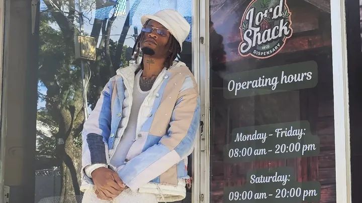 JustG_atm's tweet photo. iDyan just opened shop!!

GOD IS GOOD!!! 

Pull up to tha Loud Shack &amp; get all your THC, CBD &amp; Loud Pack needs met tha right way🤞🏽

Themb' uG 
I got you
💚 https://t.co/pHmMH9ScF7