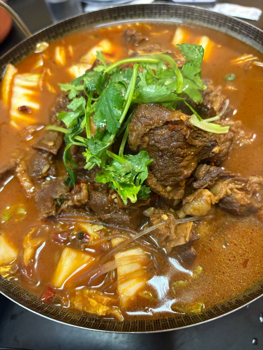 Tonton50220296's tweet image. Another late night at the desk—coffee in hand, deadlines on the horizon. But hey, progress tastes better with a little grind (and a lot of coffee).  #WorkMode #LateNightGrind