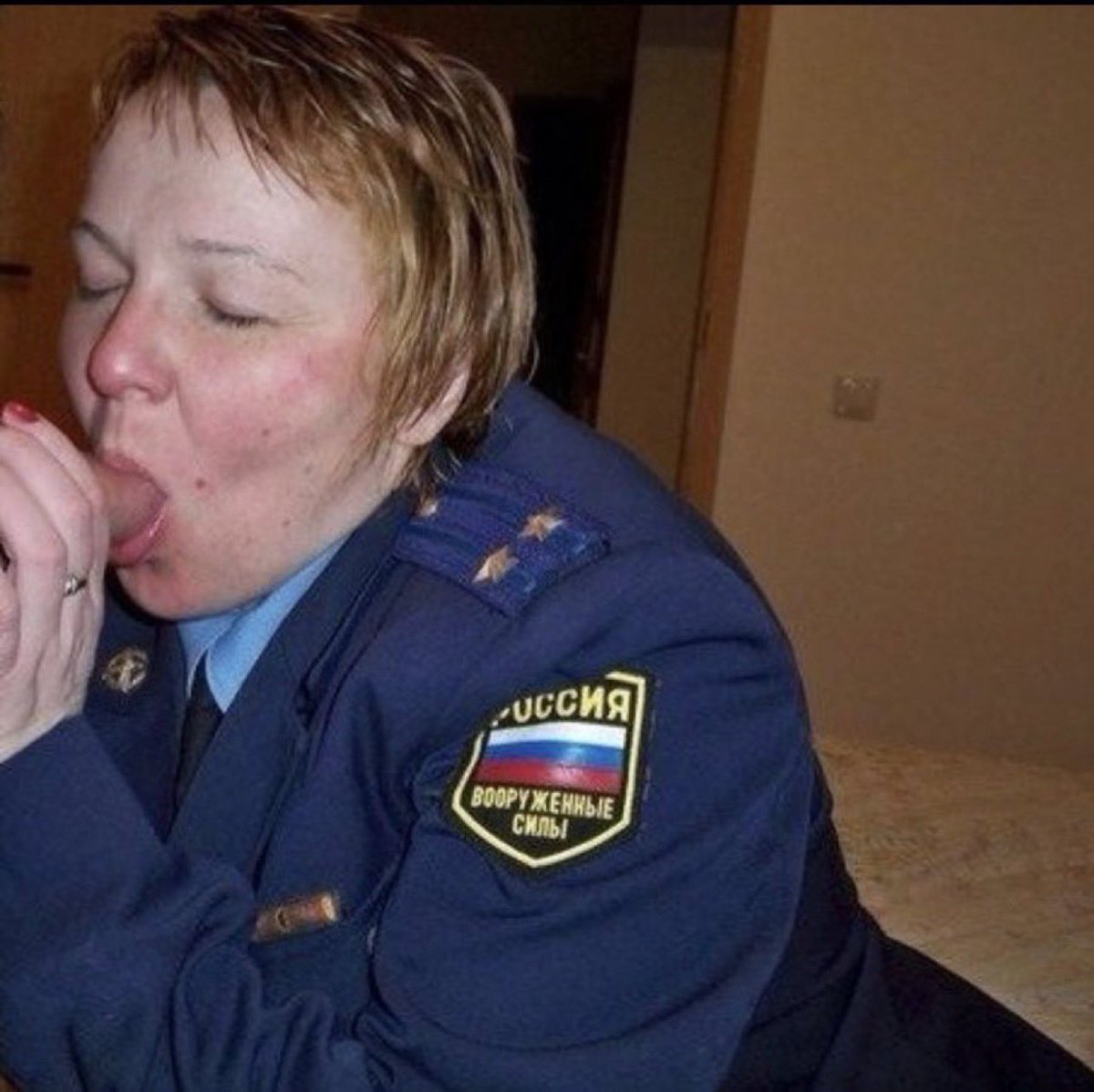 Maksikds's tweet photo. @dedzaebal Узкая шалава рассказала об…узкой шалаве.. https://t.co/7NzIQEZ5q9