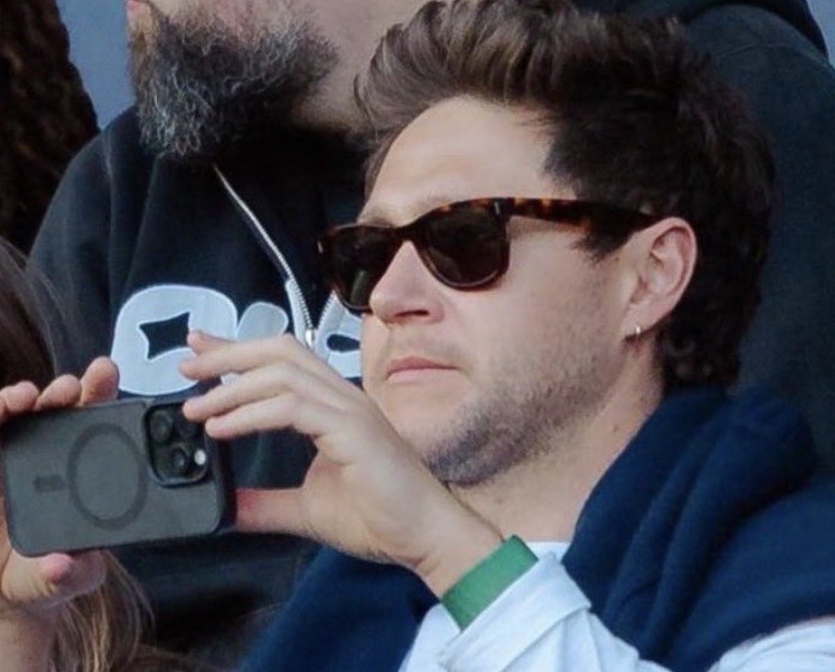 la daron qui filme tout pour partager sur le groupe whatsapp famille