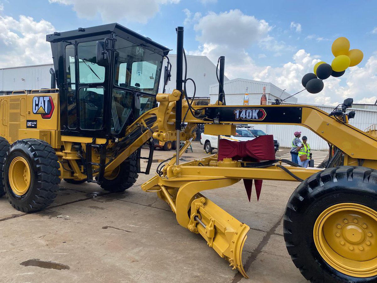 mbozisi's tweet photo. Motor Grader For Hire 
Contact Us: 066 220 7802 https://t.co/0RiMQNnGpz