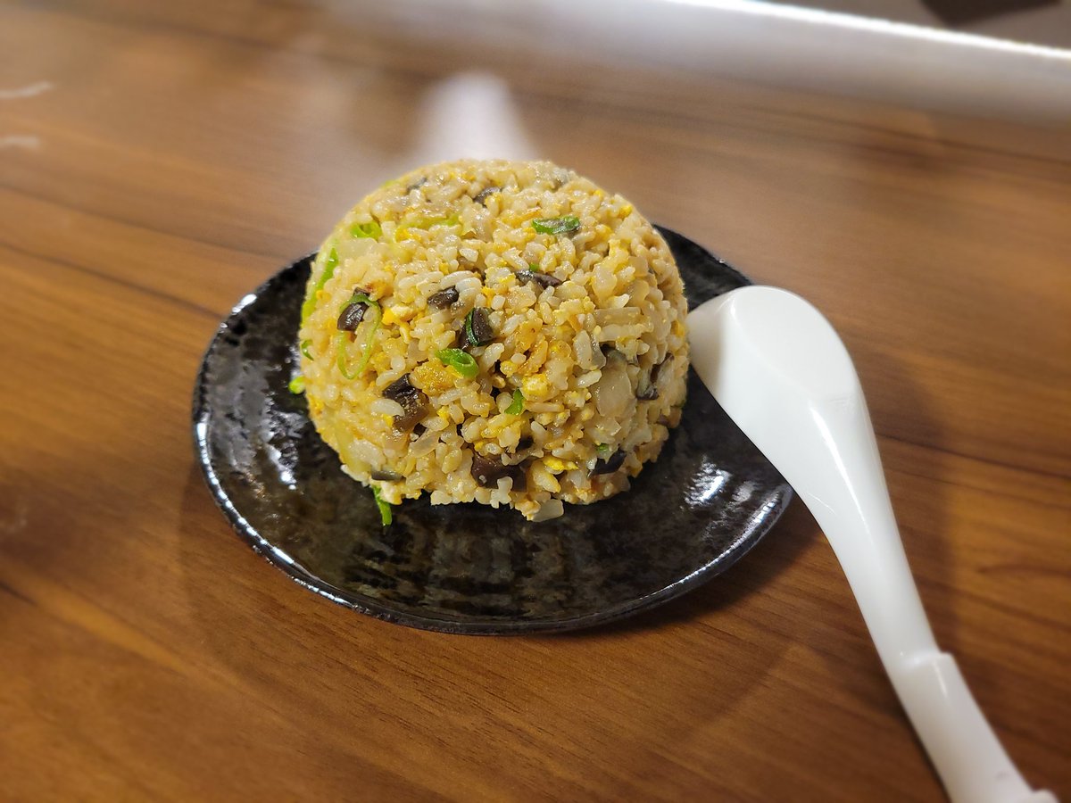 ryosuke220719's tweet photo. @na_vrc 茄子と玉ねぎチャーハン！ https://t.co/O7i21Q5E1A