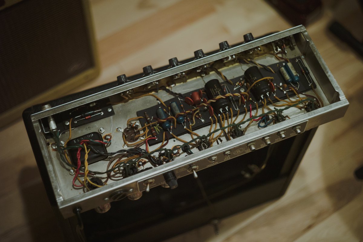 アンプ買ったのに開封の儀してなかった

Fender Princeton Reverb 1965

#みんなのfenderみせて