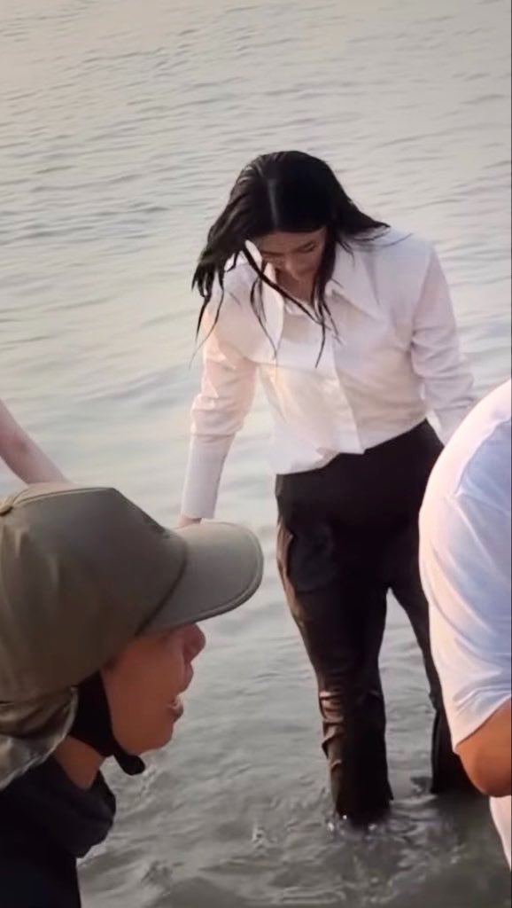 your.ชน์ tweet media