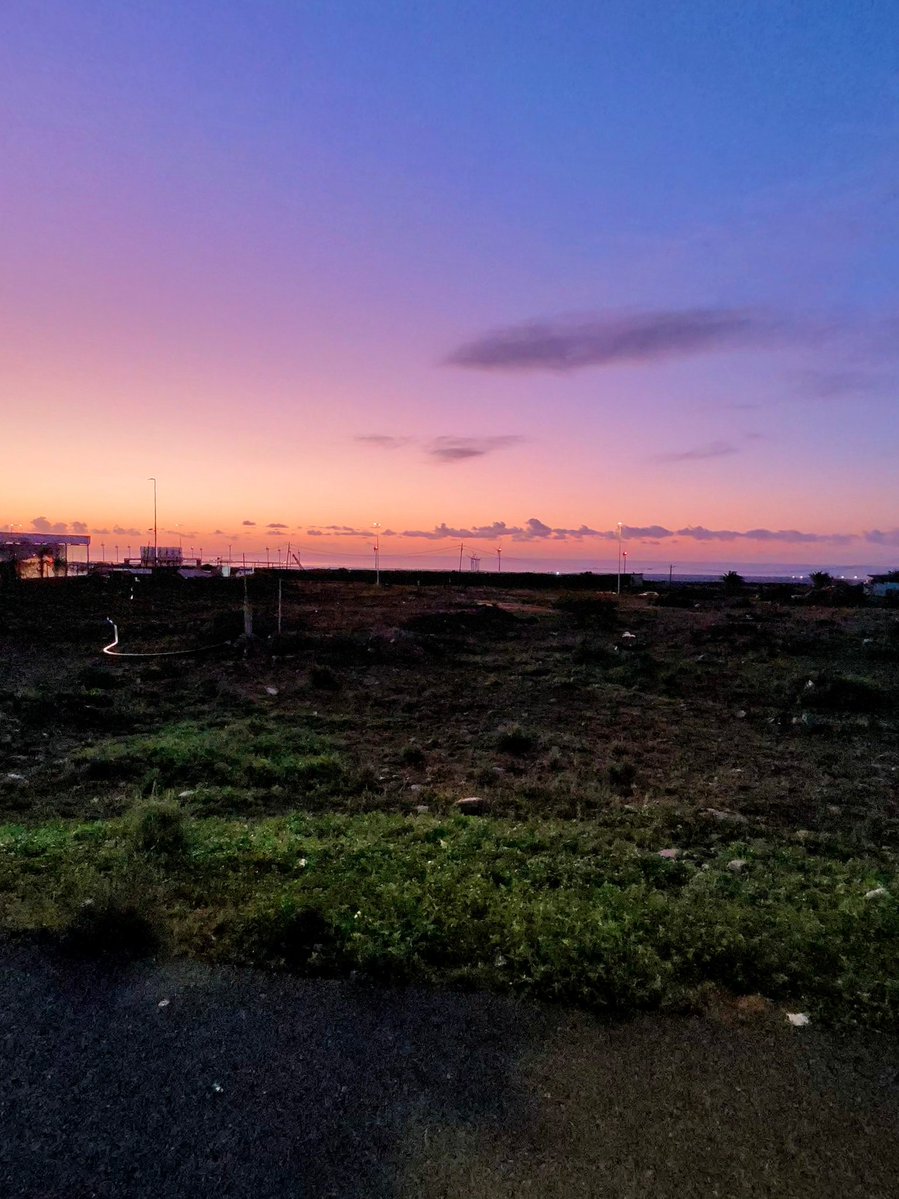 Amanece que no es poco...

Buenos dias chiquillos y chiquillas