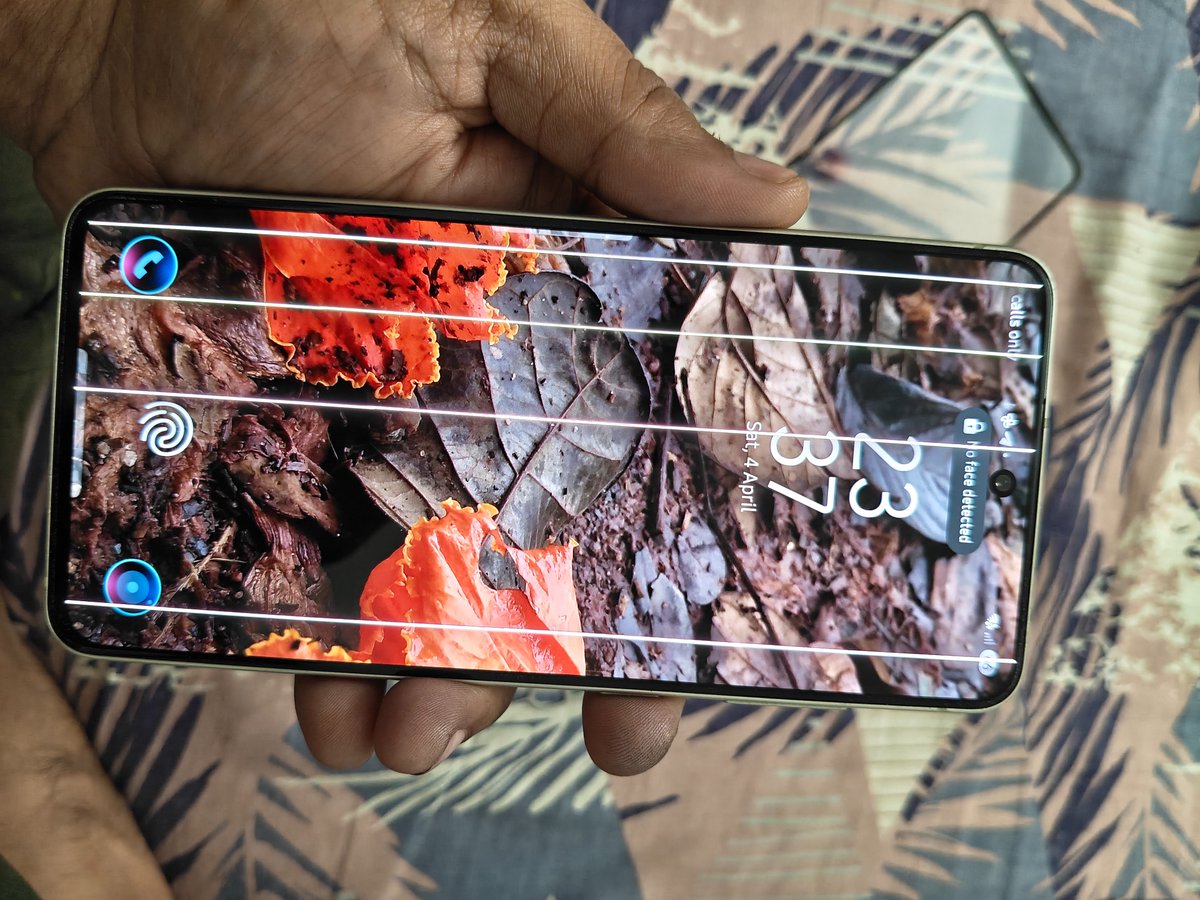 him4u324's tweet image. Samsung India refuses to fix a known manufacturing defect (Green line) citing physical damage for normal wear and tear on a 2.9 yr old phone. Forced to use defective phone for last 1 yr.
Moving to Consumer Court Gautam Buddha Nagar. #SamsungGreenLine #ConsumerRights