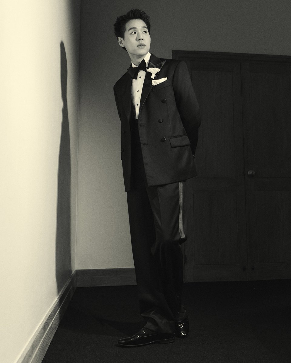 นี่คือสูทหล่อ! ลุคหล่อเนี้ยบของ #บิวกิ้นพุฒิพงศ์ ในแคมเปญใหม่ ‘THE QUINTESSENCE OF VVON’ จาก VVON SUGUNNASIL ฉลองครบรอบ 13 ปีแห่งความสำเร็จ ชูความเป็นหนึ่งด้านเทเลอร์ฝีมือไทยระดับสากล 💚

#VVonsugunnasil 
#wewearVVon 
#bbillkin 
#MintNews