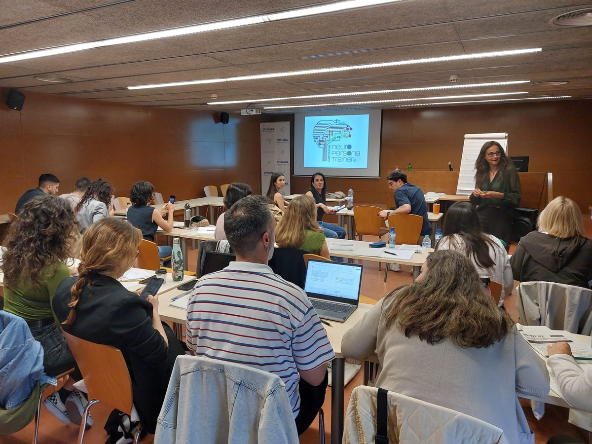 ccpc_accp1992's tweet image. Continuem apostant per l'especialització! Ahir va arrancar el curso de Neuropsicología aplicada al Trastorn del Desenvolupament Intel.lectual, nivell II. D'una forma pràctica, analitzem casos reales per detectar fenotips i millorar la vida de les persones amb #TDI i #TEA