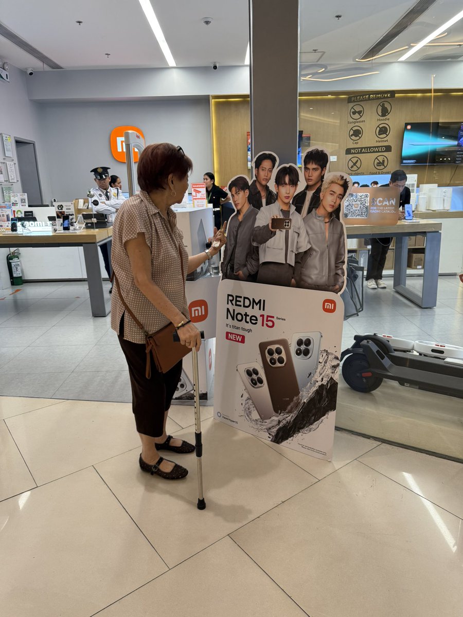 Tuwang tuwa lola ko nung makita standee nyo esbi hehe Turo ng turo kay Stell at Pablo, sabi nya “fans” nyo daw sha 😂 Tinanong ko kung gusto Nya sumama sa next con nyo, sabi nya Baka walang tigil daw palakpak nya if sumama sha. At almost 90 years old, she’s prolly your biggest