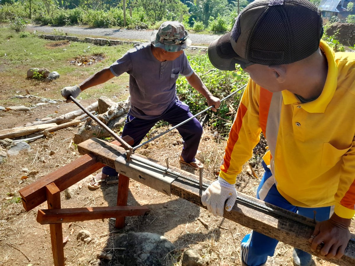 Kodam9Udayana's tweet image. Tahap Krusial Dimulai, Pemasangan Tie Beam Perkuat Pondasi Jembatan Garuda di Bima

#Kodim1608 #Bima #JembatanGaruda #TNIManunggal #PembangunanDesa
