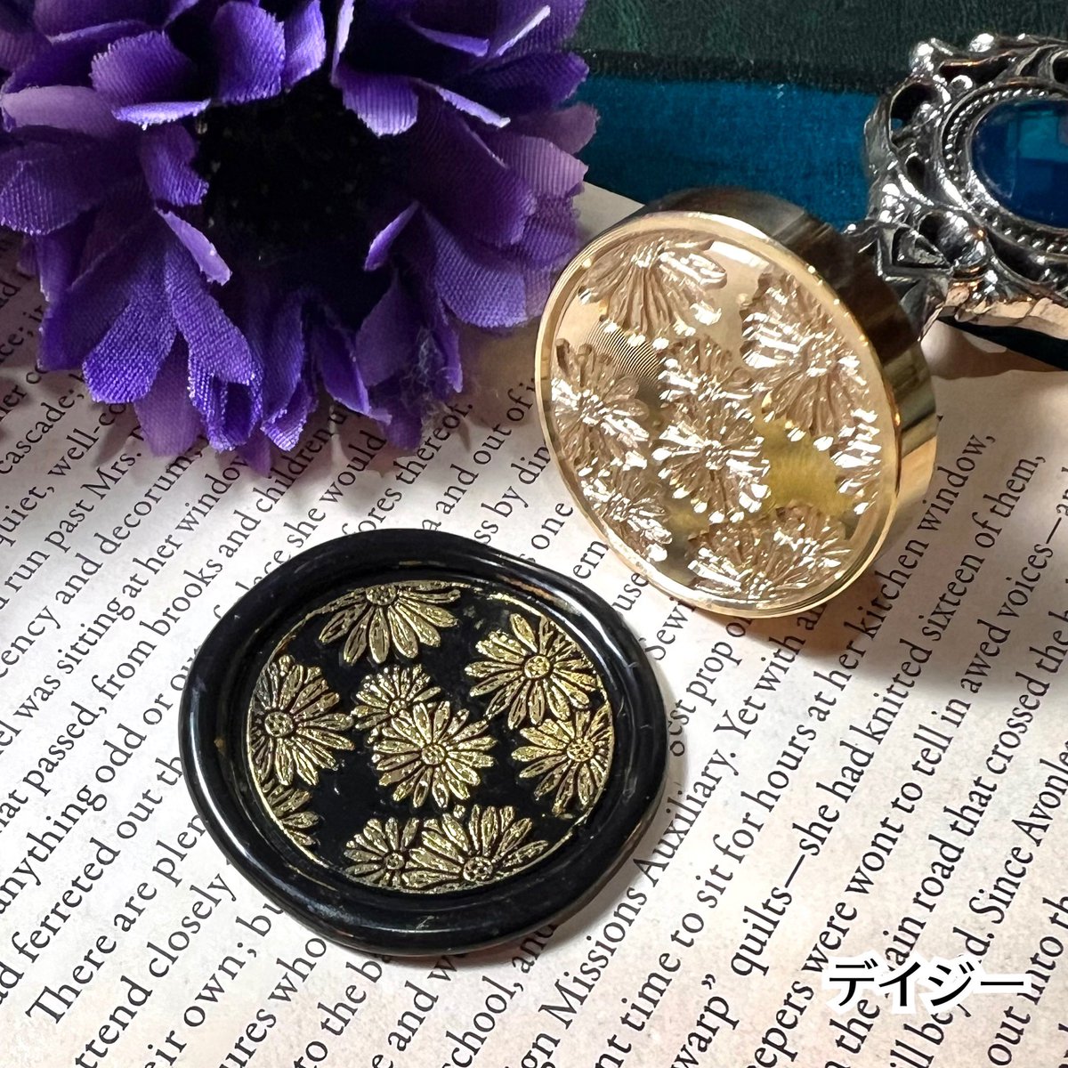 森の奥に広がる庭園

#シーリングスタンプ フェアコーナーに
新しい限定アイテムが入荷いたしました

・瑠璃茉莉
・夏の花
・花が咲くころ
・ダリア
・ポピー
・デイジー

※30mm

お花のデザインのスタンプが多数入荷
在庫無くなり次第終了の今だけのスタンプ
是非ご覧ください

#FairyNote