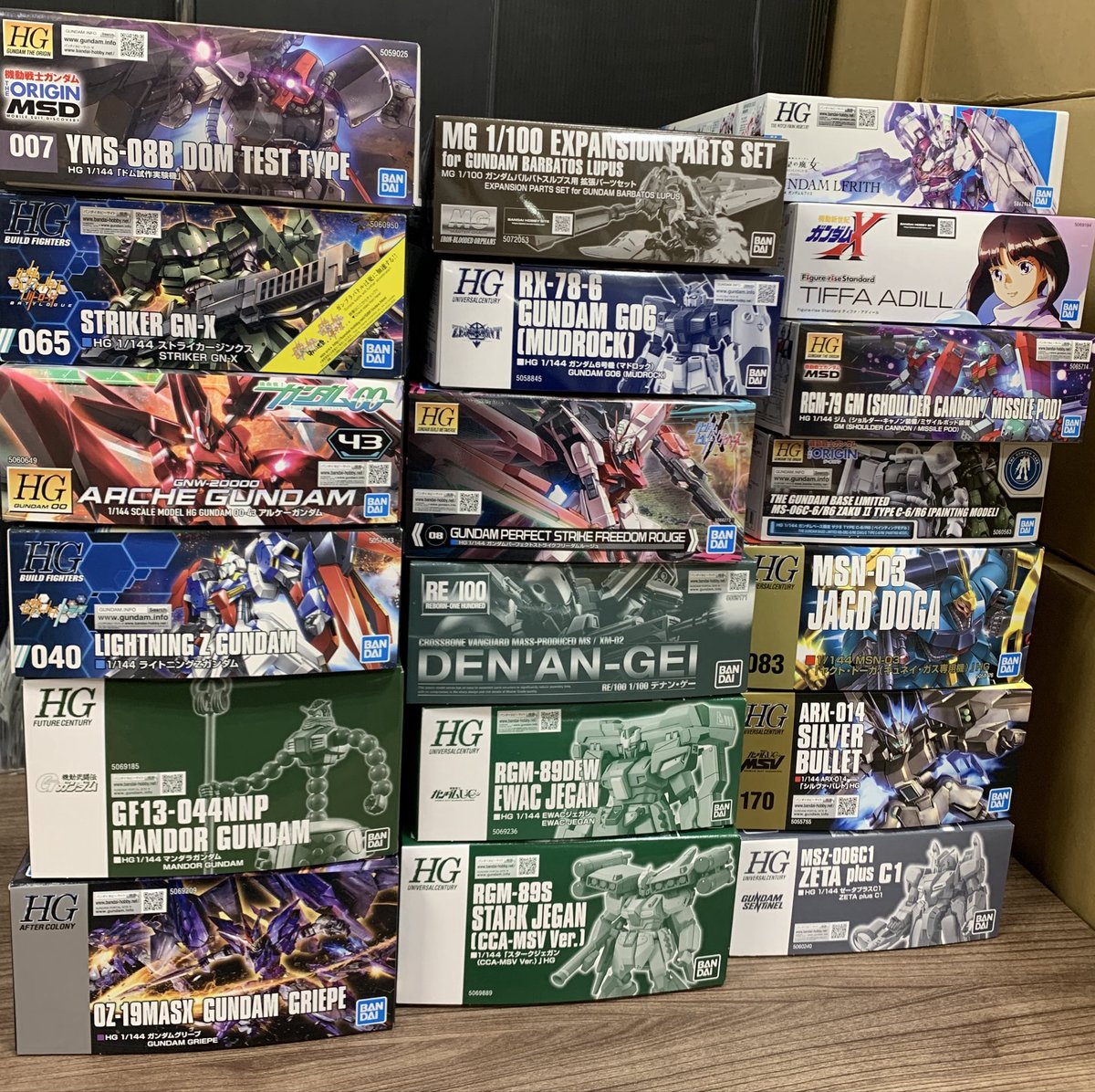 基地長です🫡
プラモデルを買い取りました！
準備でき次第、販売開始します ！

・1:60 <陸戦用> MS-09 ドム
・MG 1/100 RGZ-95C リゼル(隊長機)
他多数

#ガンダム #ガンプラ #プラモデル #王の洞窟プラモデル買取