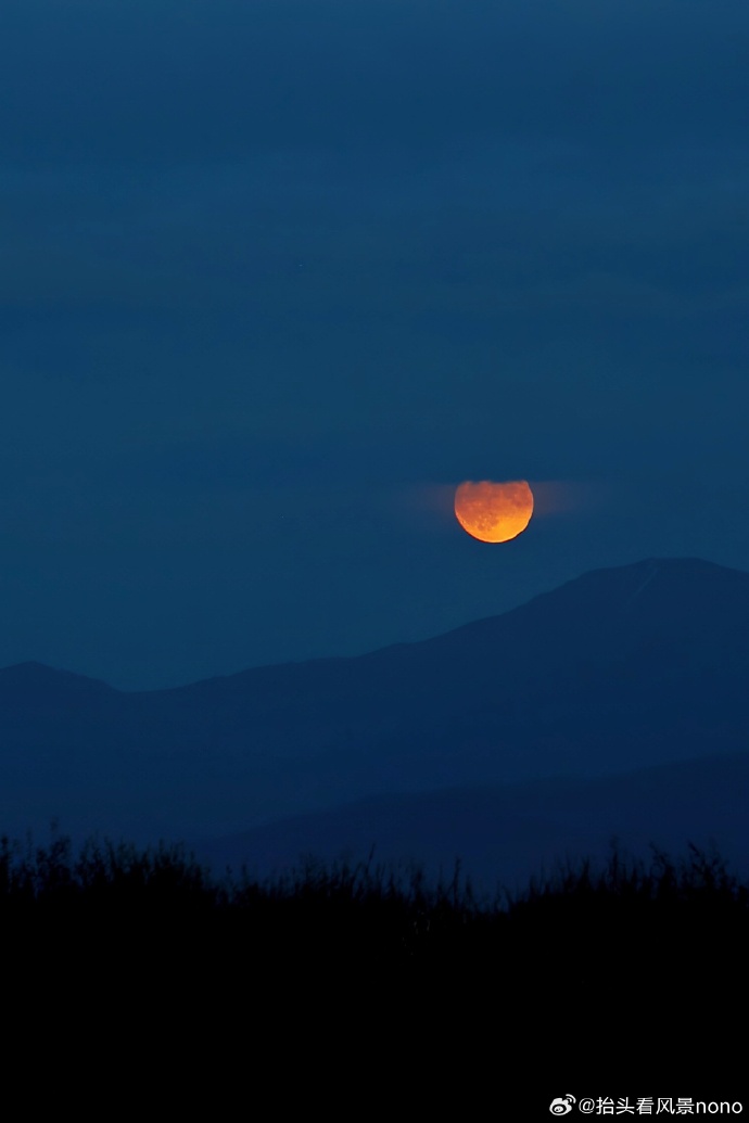 HUGHMx's tweet image. Tired of chaotic sleep Try this: Sleep 10pm-6am, 10min stretch at 9pm, no screens 1hr before bed. Small shifts = big energy gains!  #SleepHacks #DailyRoutine