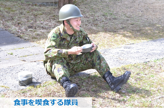 NA_1AAB_PR's tweet photo. #第１高射特科群 は、東千歳駐屯地において群炊事訓練を実施しました。炊事クルーが炊事車を使用し食材を調理することで隊員の訓練に対する意欲及び野外炊事能力を向上し、群の団結の強化及び士気を高揚させました。喫食した隊員は美味しく完食し、心身共に温まりました。
#１高団 #自衛隊 #炊事 https://t.co/bGglI2YoEi