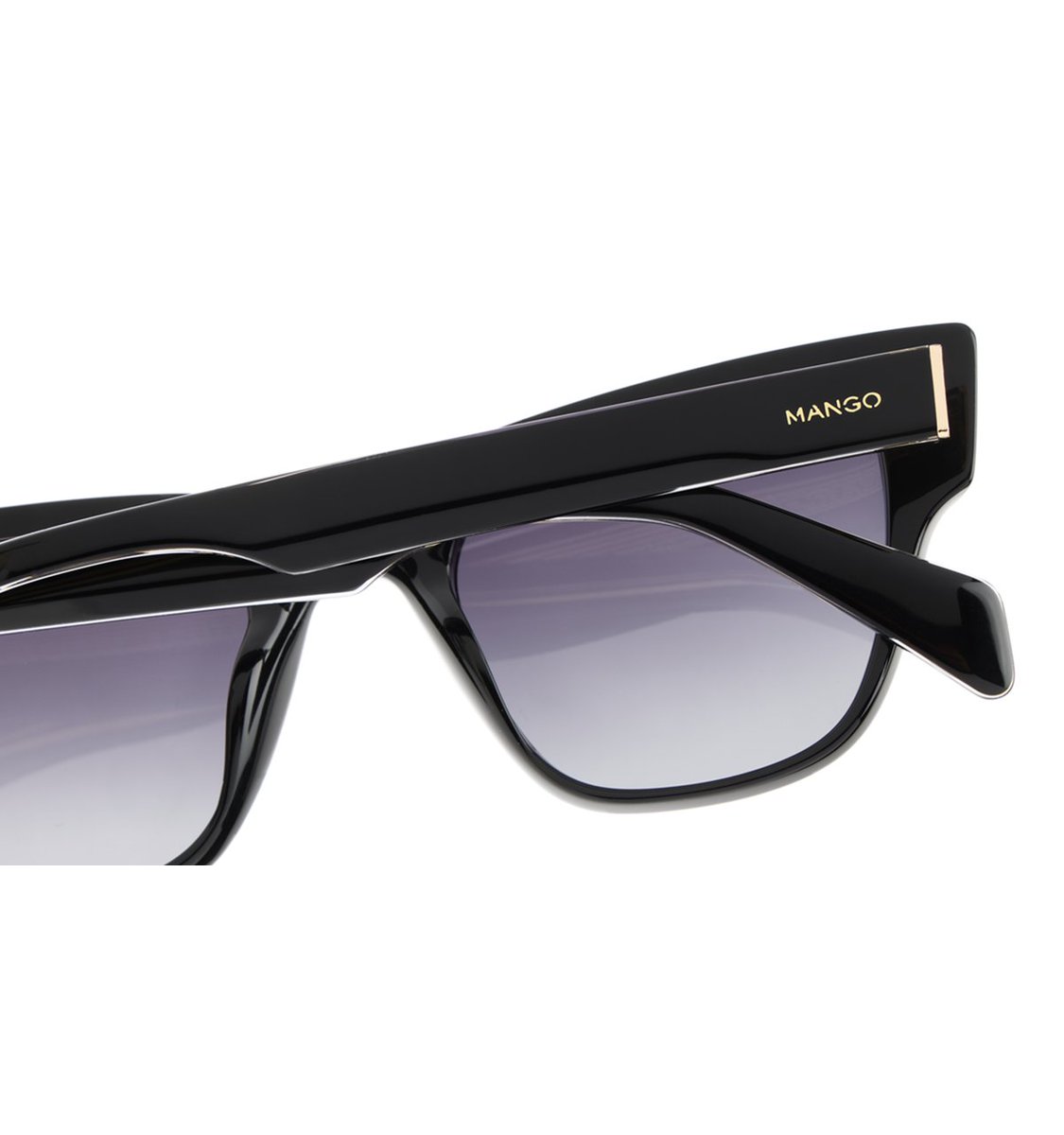 LentesOuro's tweet image. ¿Sofisticación al instante? 🖤🕶️

Las gafas AMARA de Mango son tu match perfecto. Diseño marcado, lentes degradadas y máxima protección visual. ✨

¡Pruébatelas hoy mismo en C/ Lisa, 25 (Verín)! 👇

#Verín #tuopticadeconfianzaenverin #GafasDeSol #OpticaliaLentesDeOuro